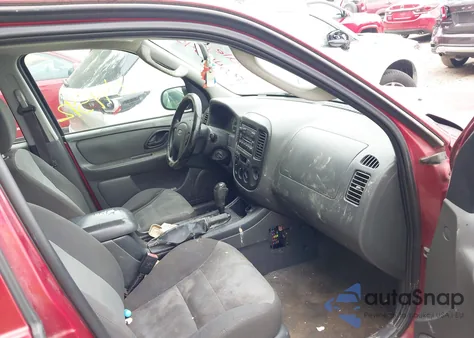 2005 Ford Escape Xls z USA, uszkodzony, nr VIN 1FMYU02Z95KA74463